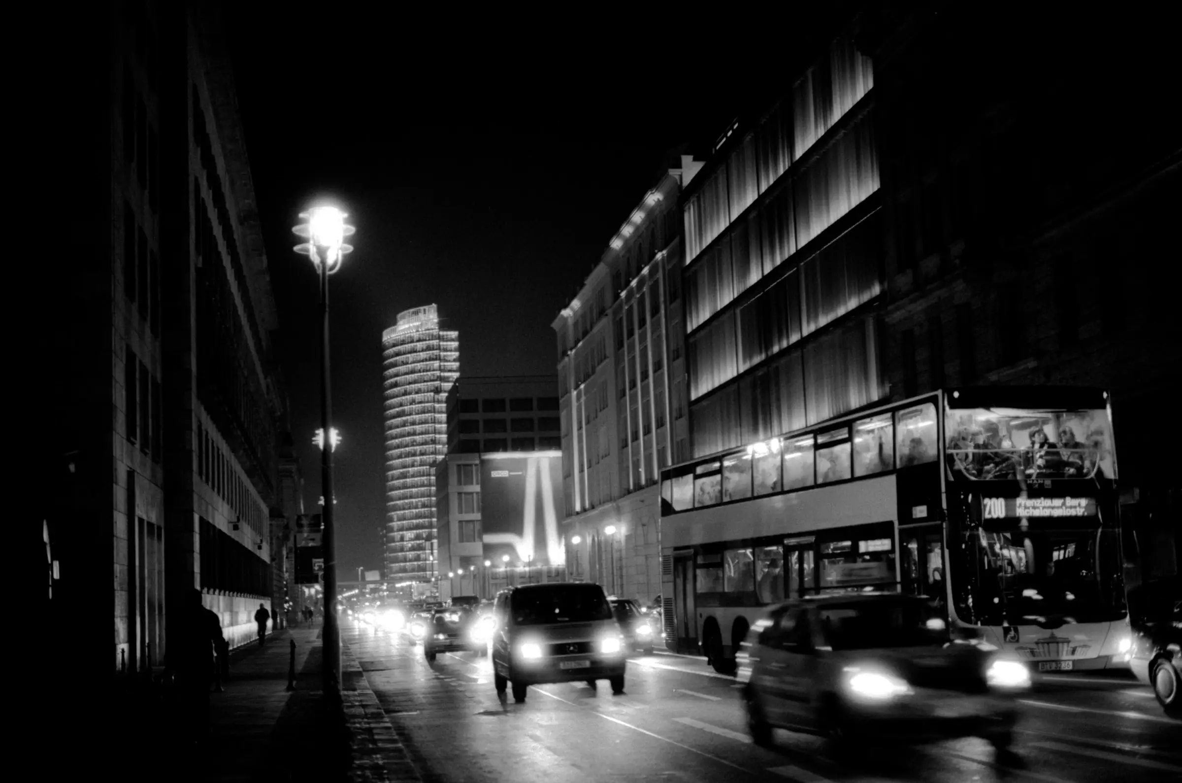 Berlin bei Nacht — S-Bahn-Gleise / Berlino di notte — binari della S-Bahn