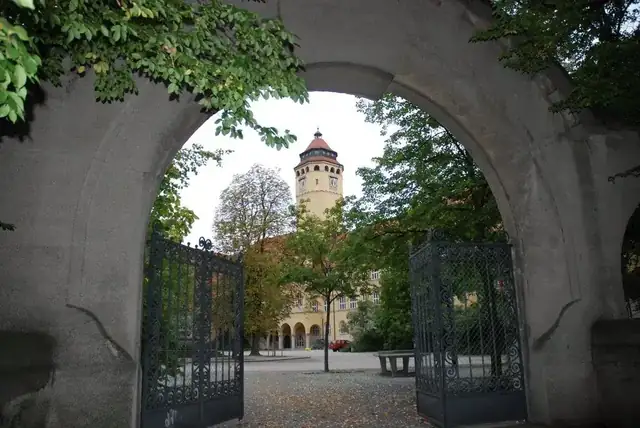 Schulhof des Alten Realgymnasiums, München
